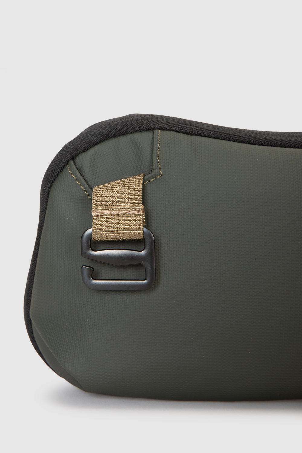 Tech Pouch Bogotá Oliva 3 L-8