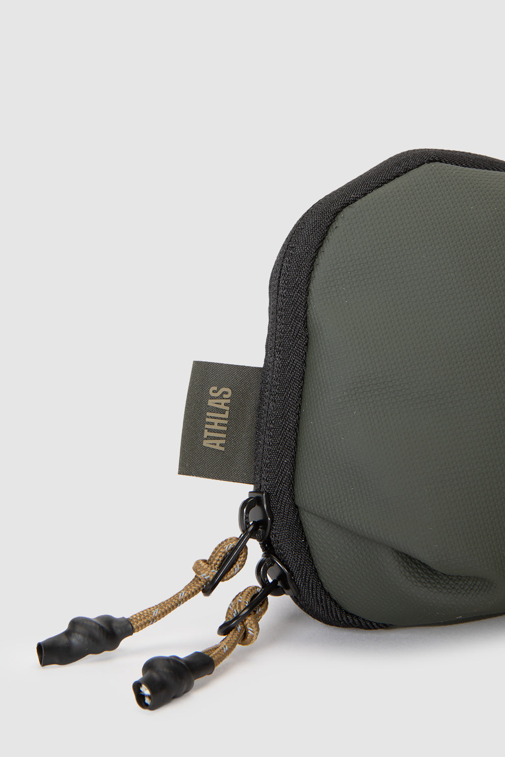 Tech Pouch Bogotá Oliva 3 L-9