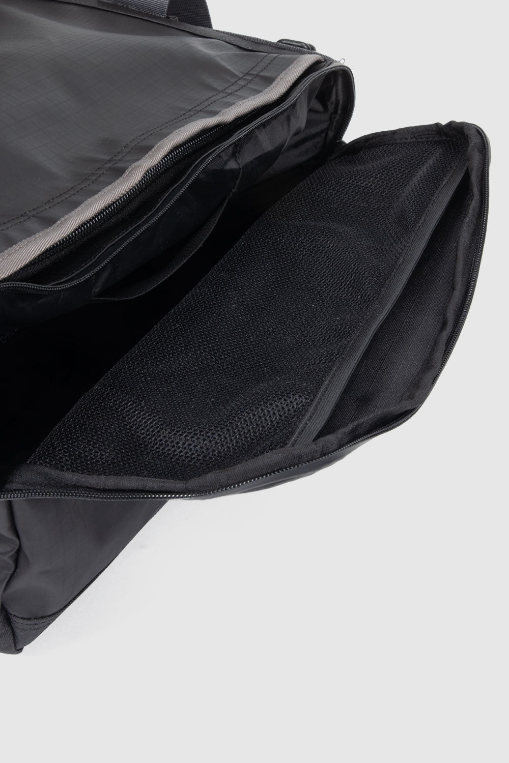 Duffle Cairo Negro 67 L-6