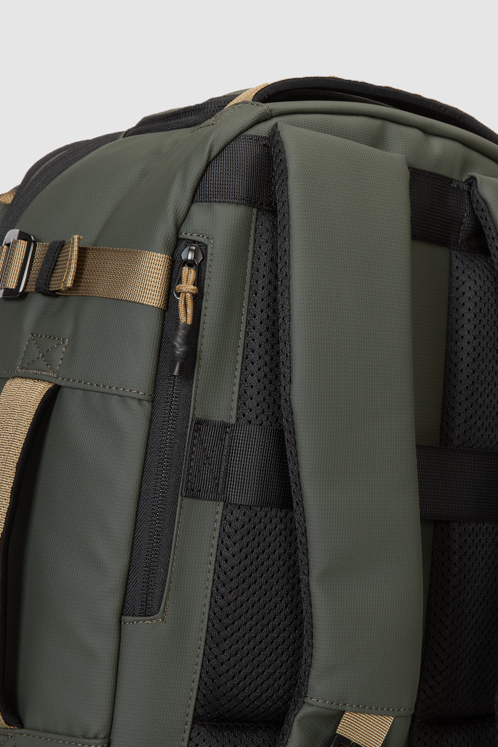 Mochila Toronto Oliva 29 L-9